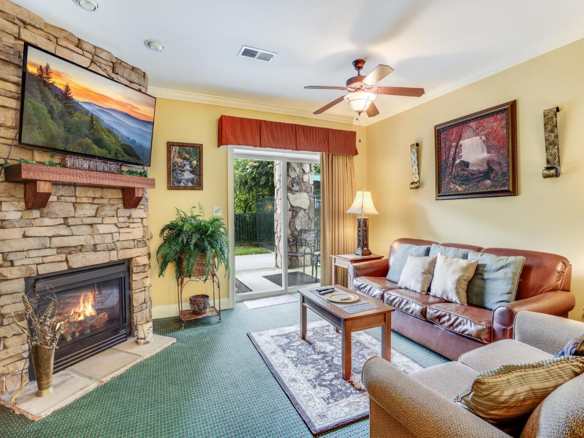 Downtown Delight, 2 Bedrooms, Pool, Hot Tub, Sleeps 6 개틀린버그 외부 사진