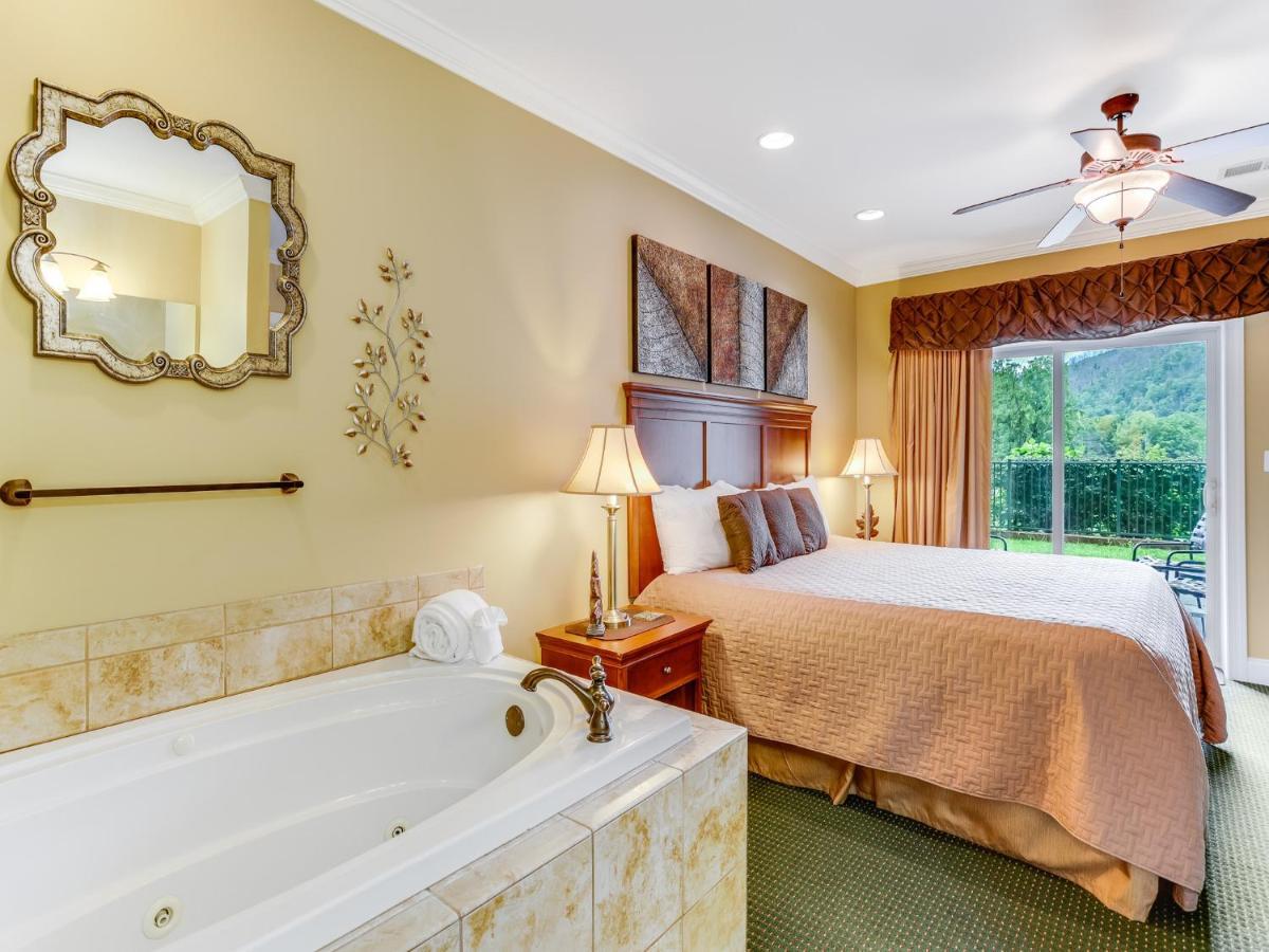 Downtown Delight, 2 Bedrooms, Pool, Hot Tub, Sleeps 6 개틀린버그 외부 사진