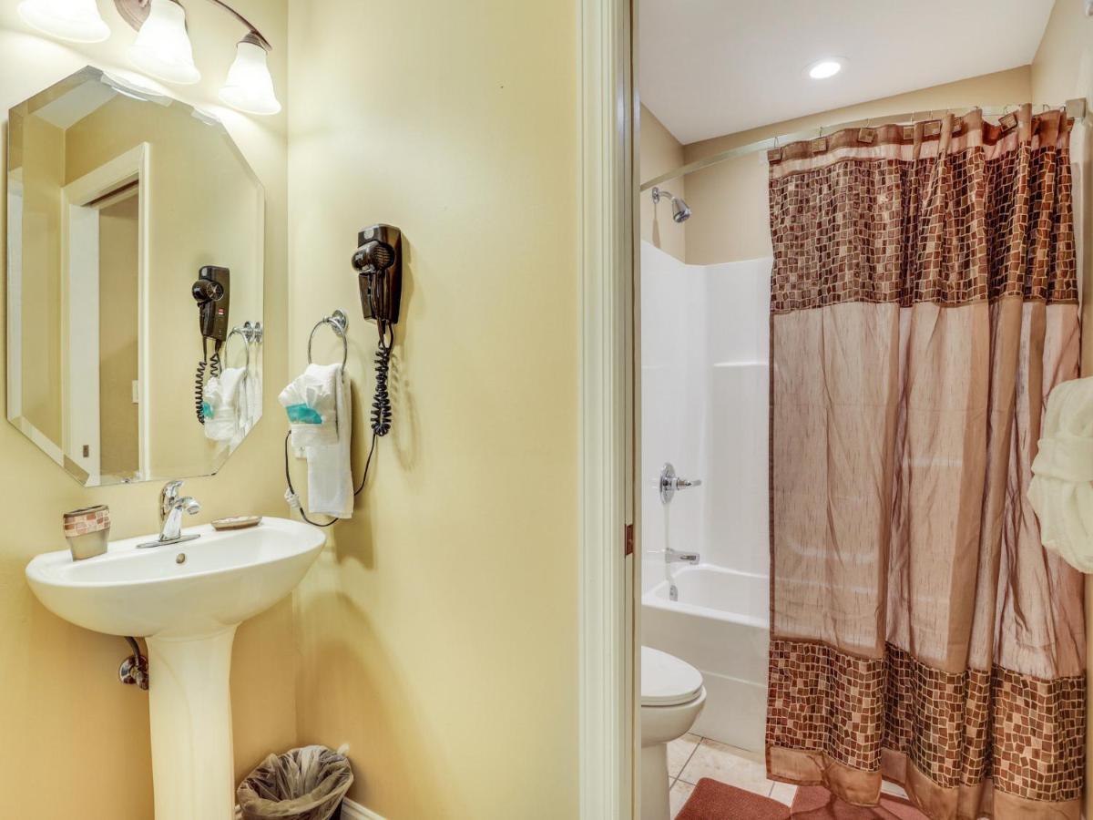 Downtown Delight, 2 Bedrooms, Pool, Hot Tub, Sleeps 6 개틀린버그 외부 사진