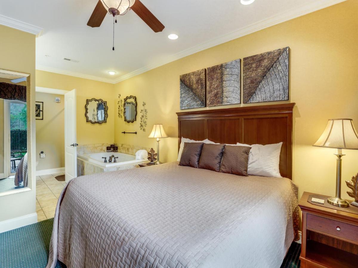 Downtown Delight, 2 Bedrooms, Pool, Hot Tub, Sleeps 6 개틀린버그 외부 사진